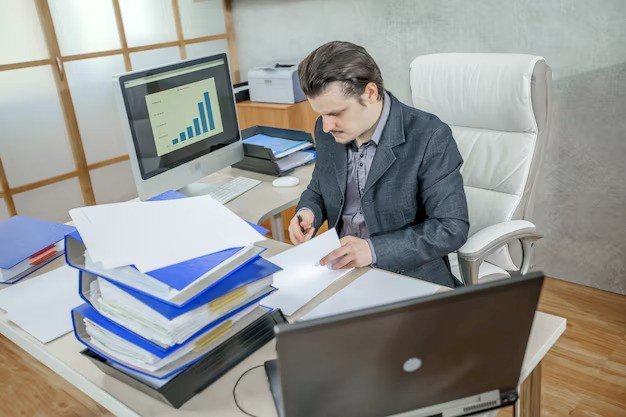 Outsourced Finance Director in 2025: Costs, Roles & When to Hire [Complete Guide]