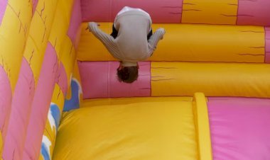 How to Start a Bounce House Business in 2025 | Costs, Profits & Guide