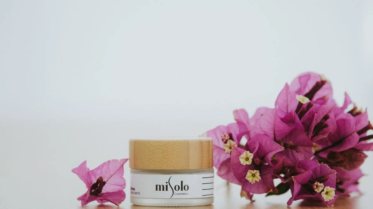 bakuchiol skincare — The Gentler Retinol Alternative, Examined