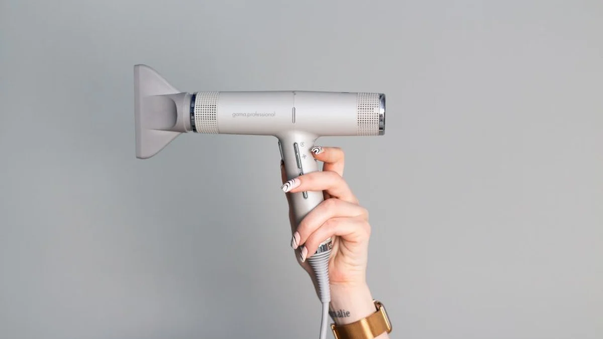 hand holding a hair dryer with the concentrator nozzle fitted