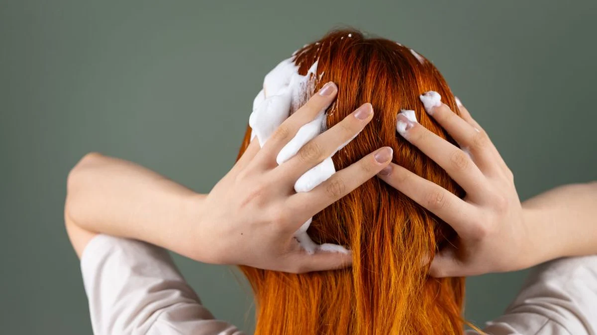 clarifying shampoo — Signs of Build-Up and How to Reset