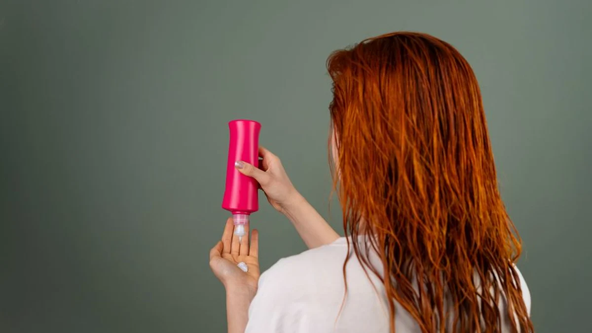 colour depositing conditioner — Refreshing Tone Between Salon Visits