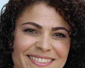 curly hair products — Building a Routine That Actually Holds