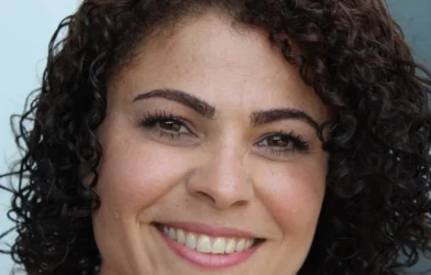 curly hair products — Building a Routine That Actually Holds