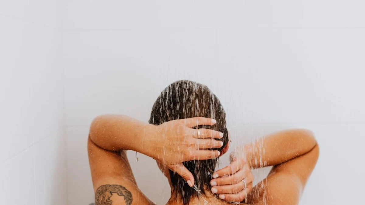 rinsing conditioner from long hair under the shower