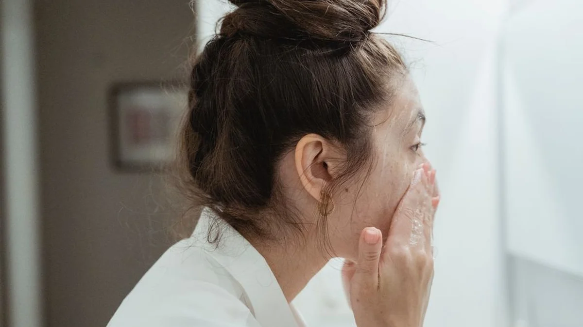 face cleansing routine in practice — step by step