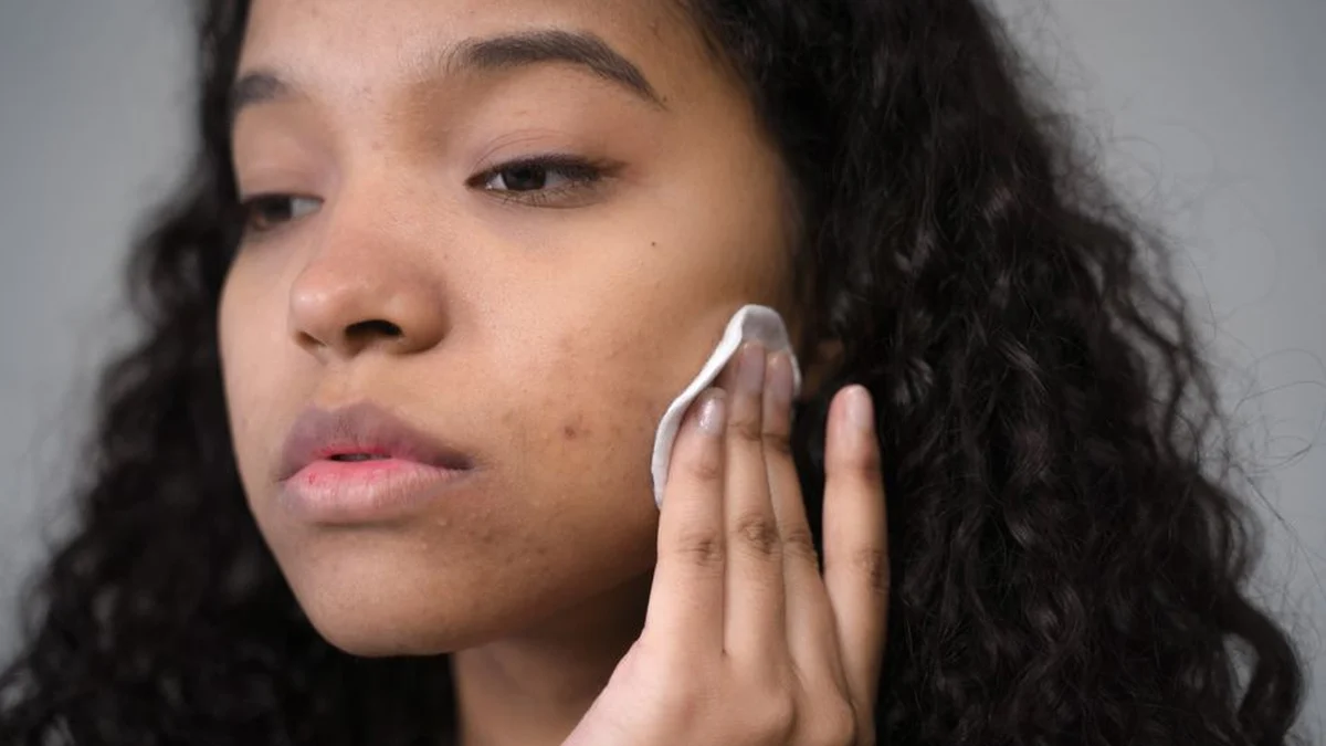 makeup remover — When They Help and When They Hurt