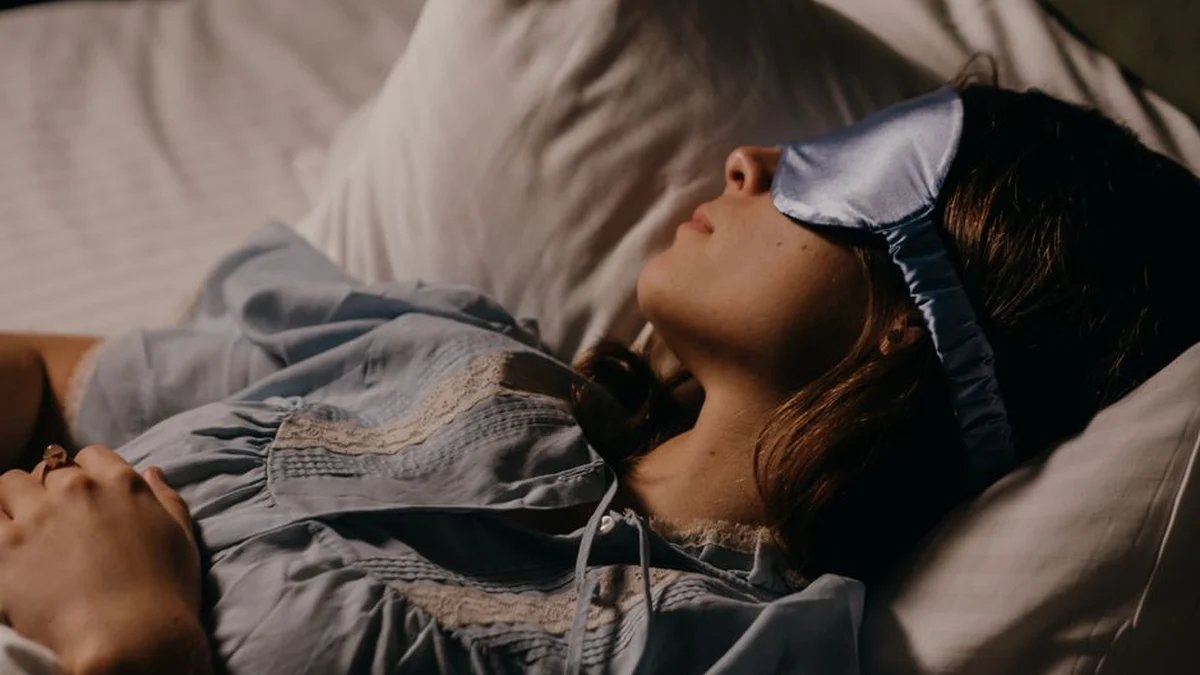 overnight sleeping mask in practice — what to look for