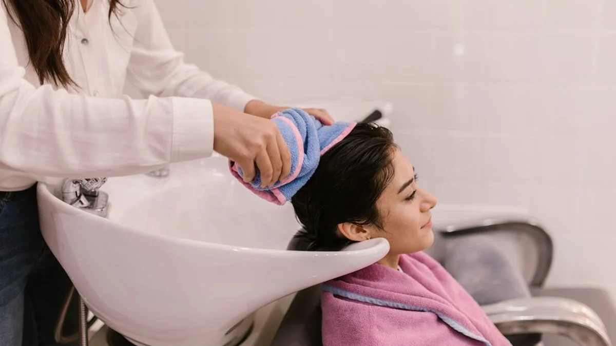 wig care in practice — what to look for